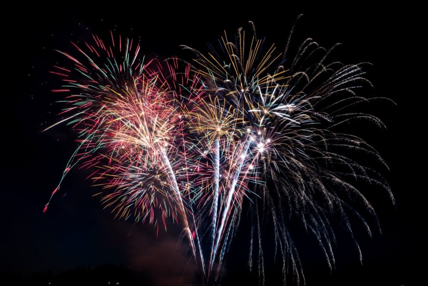 Feux d'artifice interdits dans le Cher… sauf au-dessus de l'eau